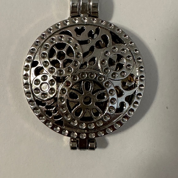 Lot of 7 Fragrance Diffuser Lockets - Picture 9 of 16